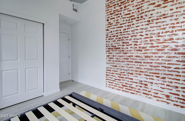 Building Photo - 258 S Sutherland St