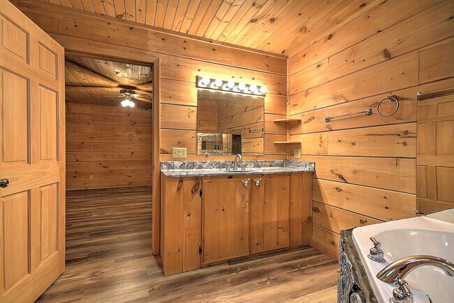 Building Photo - 13625 Horton Hwy