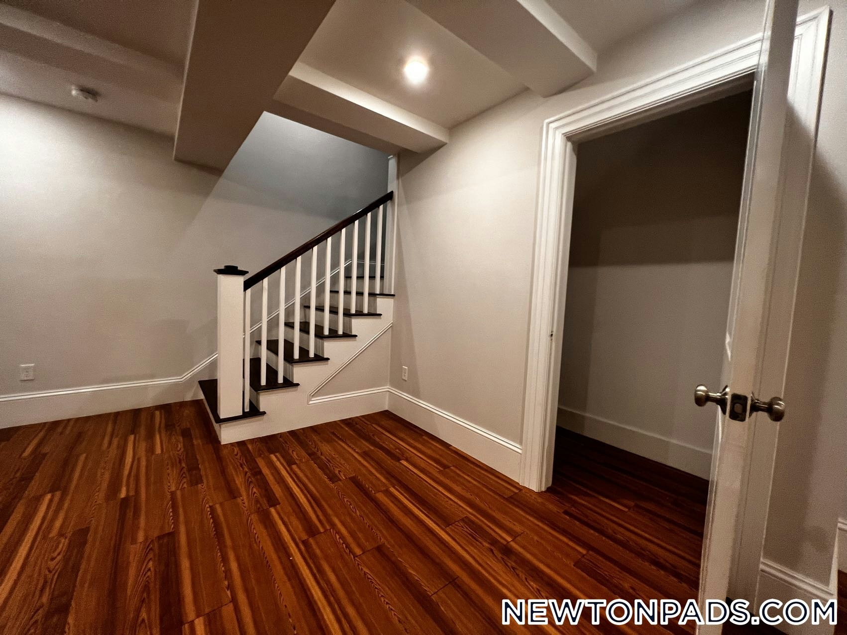 Building Photo - 2044 Beacon St