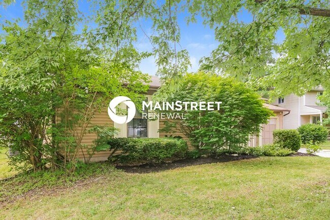 Building Photo - 3 Bedroom Pet-Friendly Home in Indianapolis, IN with Main Street Renewal