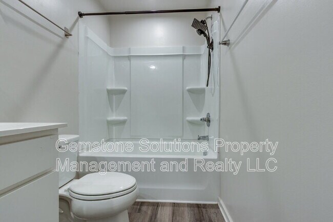Building Photo - 2057 Westchester Dr