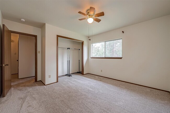 Building Photo - 227 Glencairn Ct