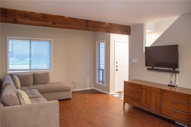 Building Photo - 1328 Airline Dr