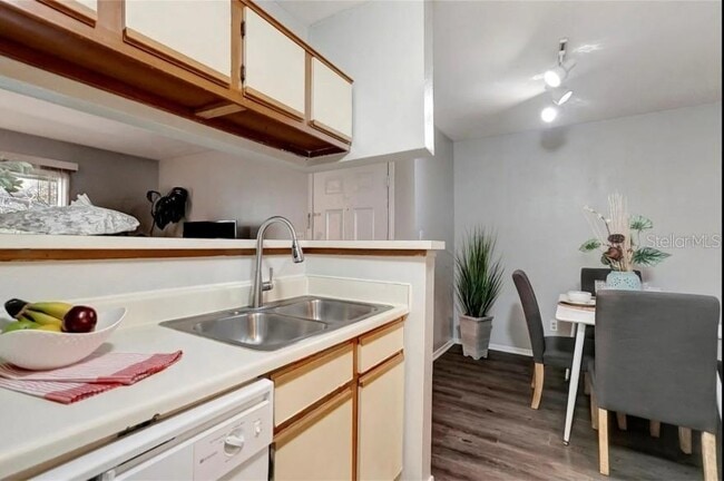 Building Photo - 1400 Gandy Blvd N