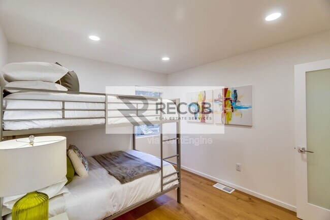 Building Photo - 2641 Curlew St