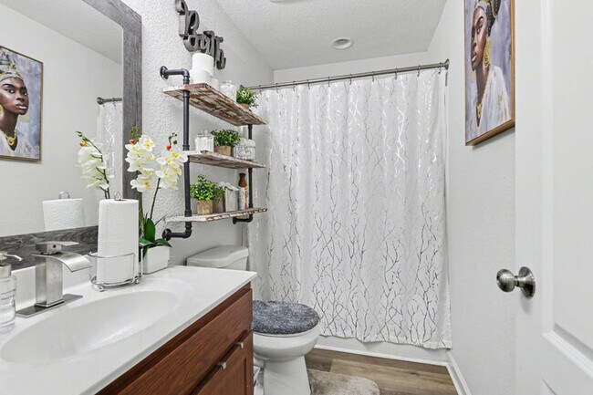 Building Photo - 326 Sedium Ln