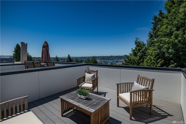 Building Photo - 5201 Phinney Ave N