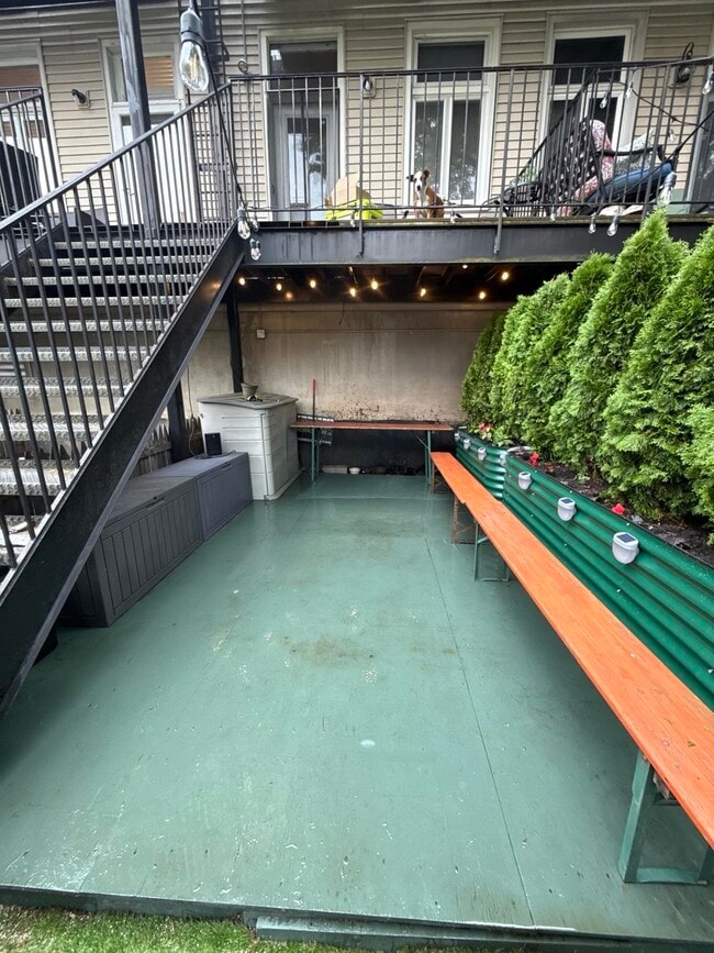 Building Photo - 228 Monroe St