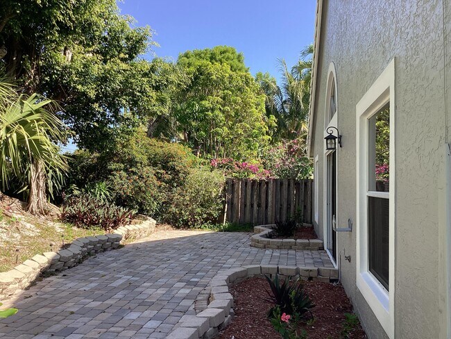 Building Photo - 1851 Oak Berry Cir