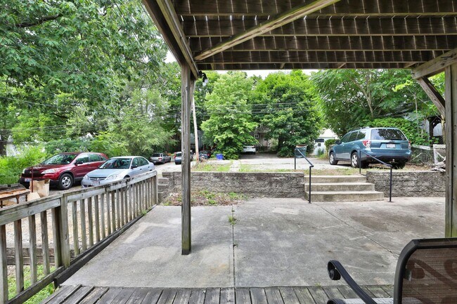 Building Photo - 4 Bedroom North Campus Newly Remodeled House with 2 Decks and Patio