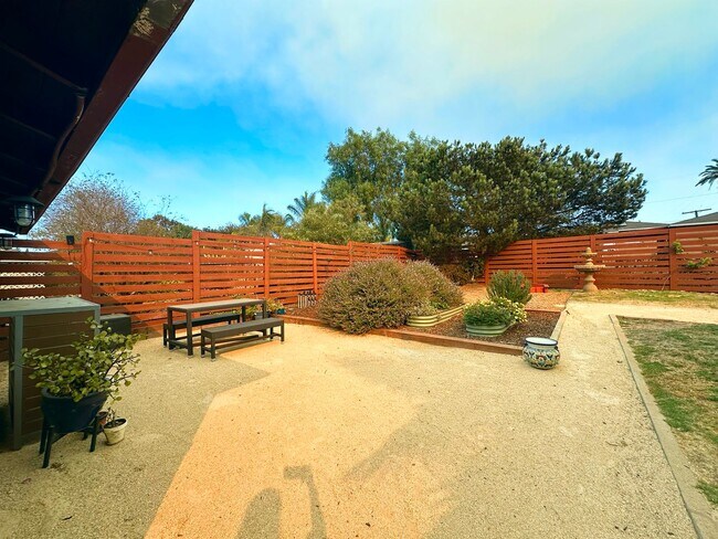 Building Photo - Welcome to your new home located centrally...