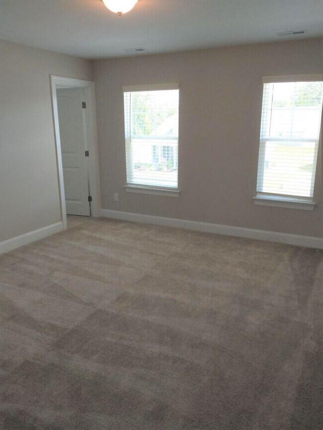 Building Photo - Coming Soon - Gorgeous Home with 4 bedroom, 2.5 bath and large loft area!