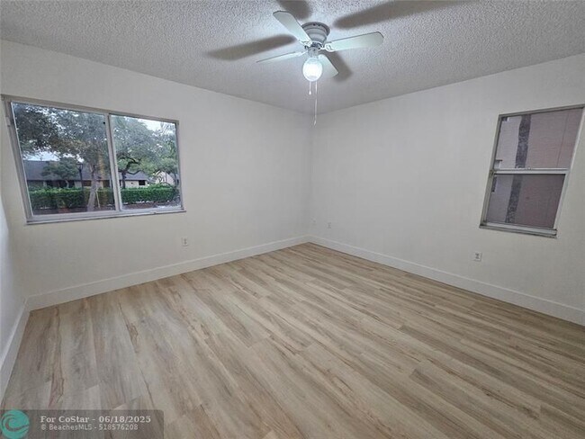 Building Photo - 9537 Weldon Cir