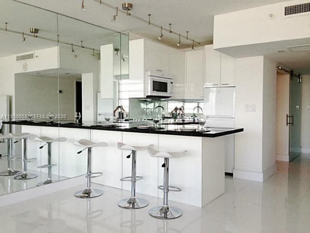 Building Photo - 100 Lincoln Rd