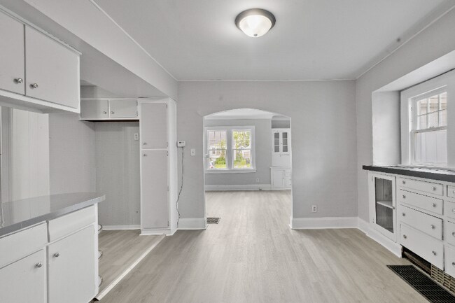Building Photo - 1719 Mansfield Rd