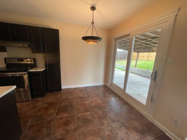 Building Photo - Nice One Story 3 bedroom 2 bath