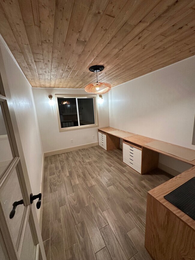 Building Photo - 7970 W Elm St