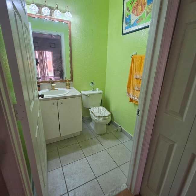 Building Photo - 1309 N Santa Catalina Cir