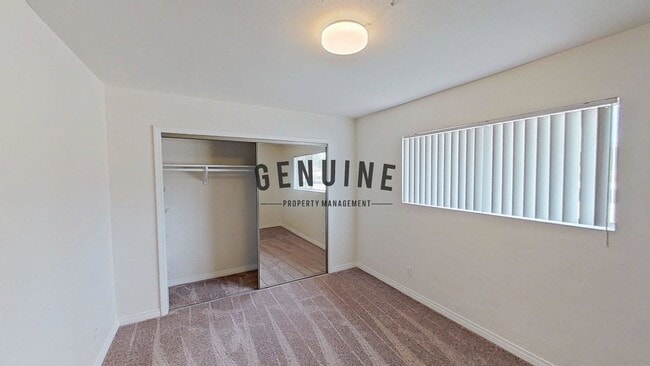 Building Photo - Beautiful 2 Bedroom in Creekside Villas!