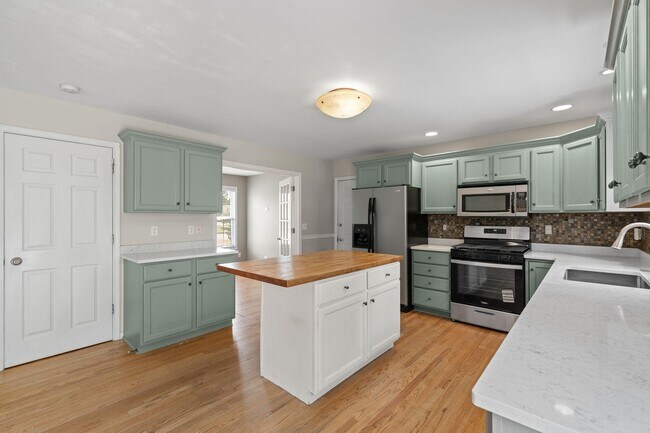Building Photo - 406 Lakewood Dr