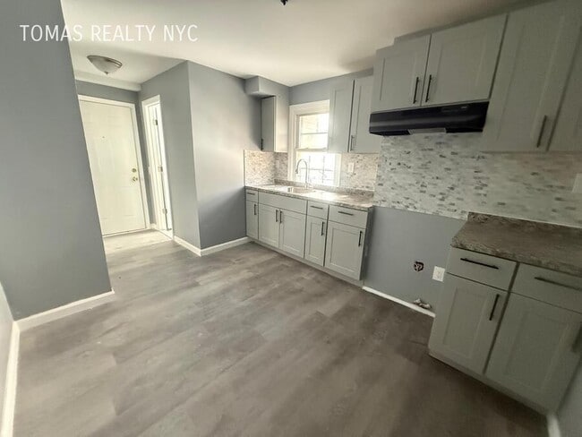 Building Photo - 76 Bruce Ave