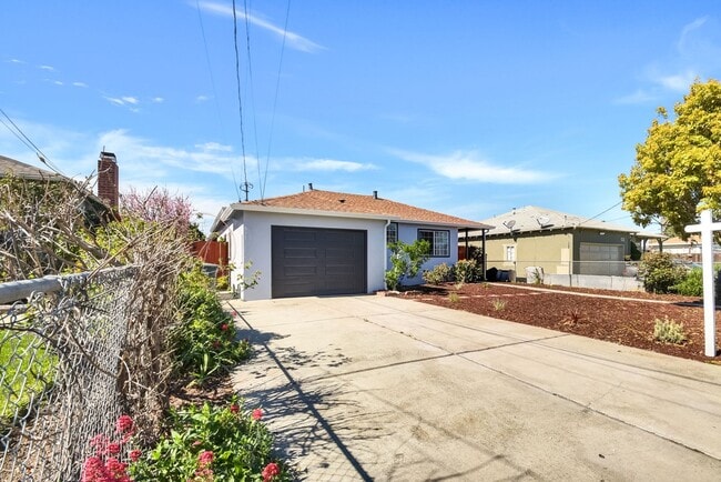 Building Photo - Beautifully Remodeled 3 Bedroom Home Near Stanford & Major Tech Campuses!