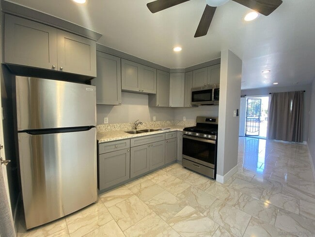 Building Photo - 4384 Clairemont Dr