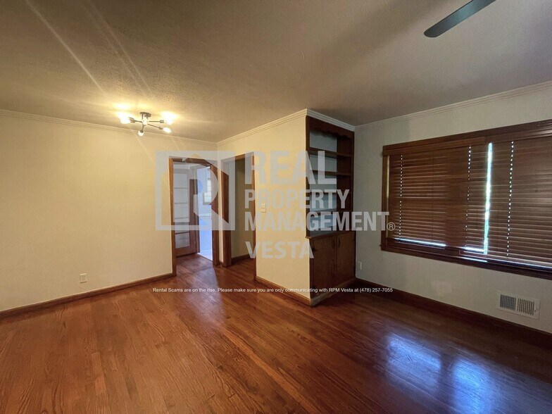 Building Photo - 2670 Pierce Dr N
