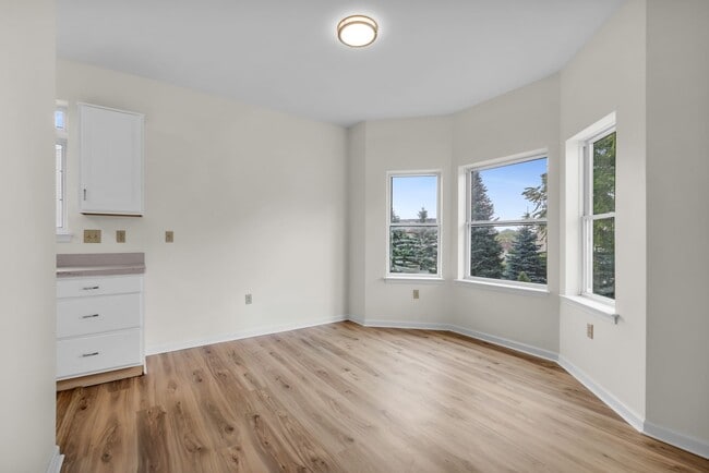 Building Photo - Charming 3BR Northampton Home – Cozy Livin...