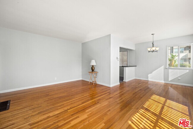 Building Photo - 836 Appelby St