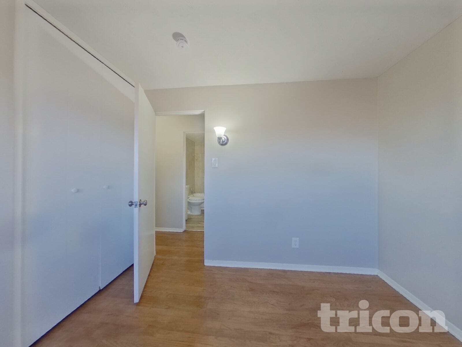 Building Photo - 5674 W Chestnut Ave