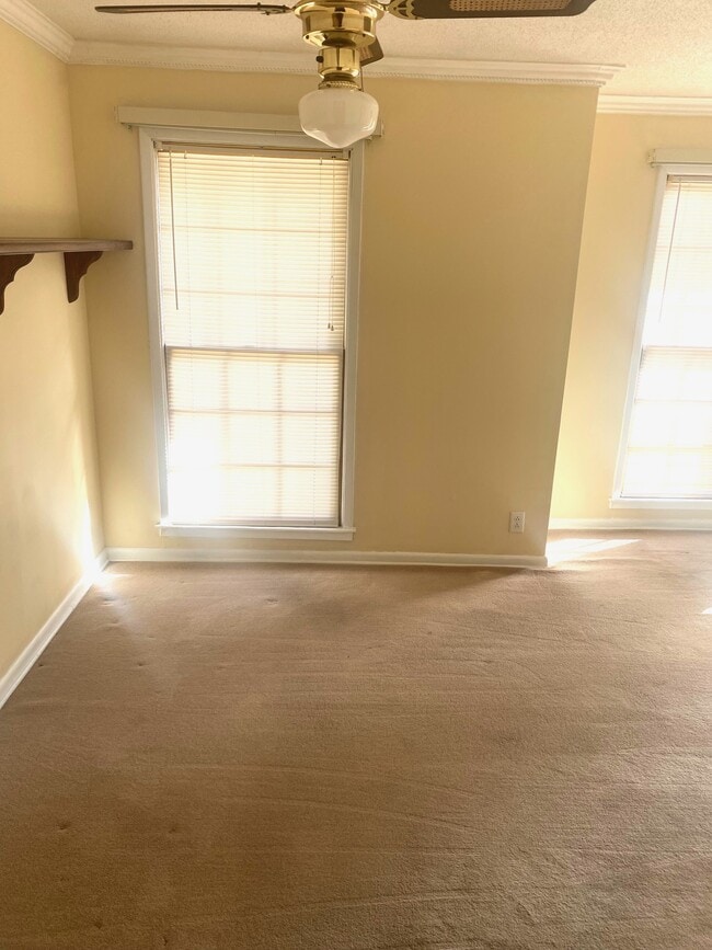 Building Photo - 214 Meadowbrook Dr