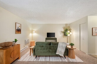 Building Photo - 2348 S Vermont St