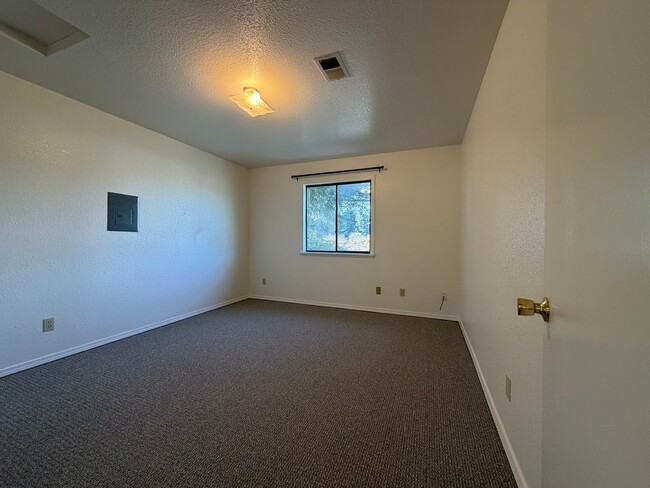 Building Photo - 2304 Arbutus St