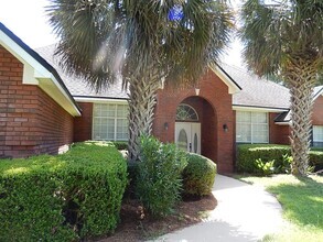 Building Photo - 1858 Vineland Ln