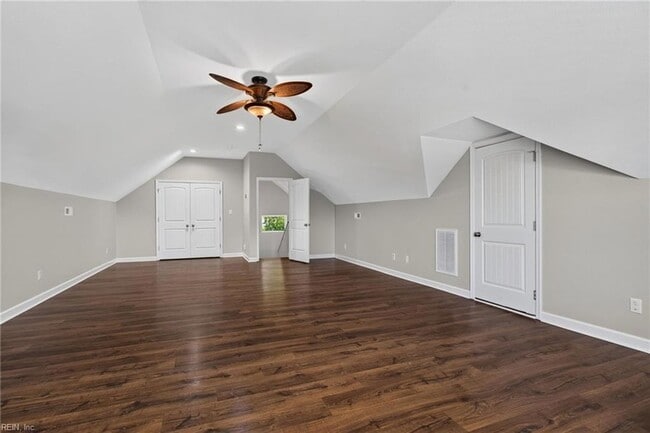 Building Photo - 844 Workwood Rd