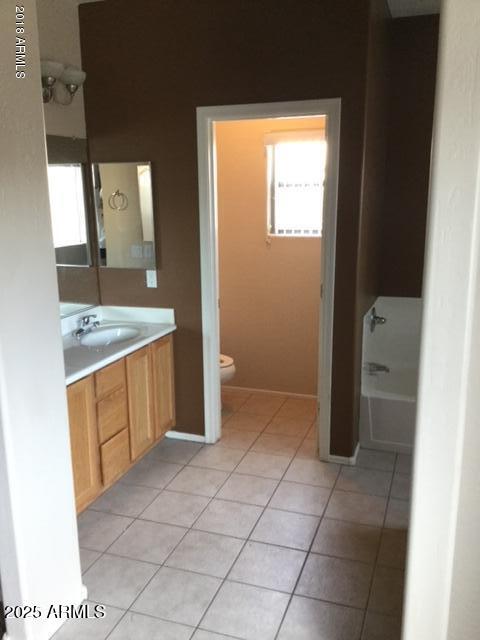 Building Photo - 1015 S Val Vista Dr