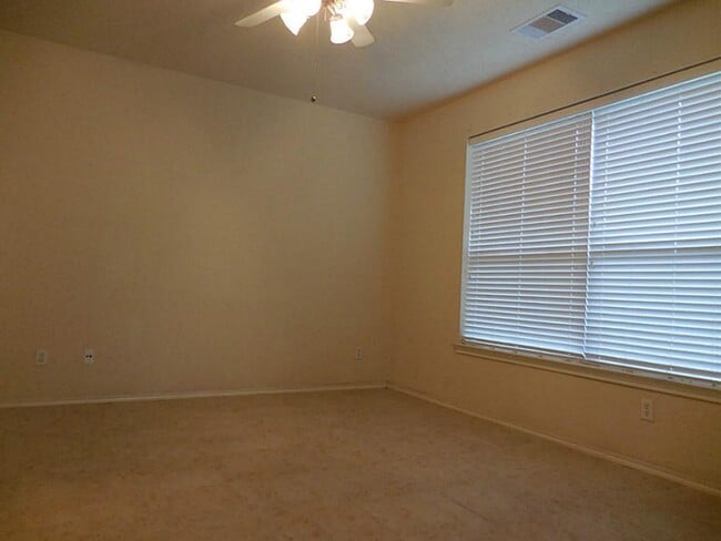 Building Photo - 12214 Iris Hollow Way