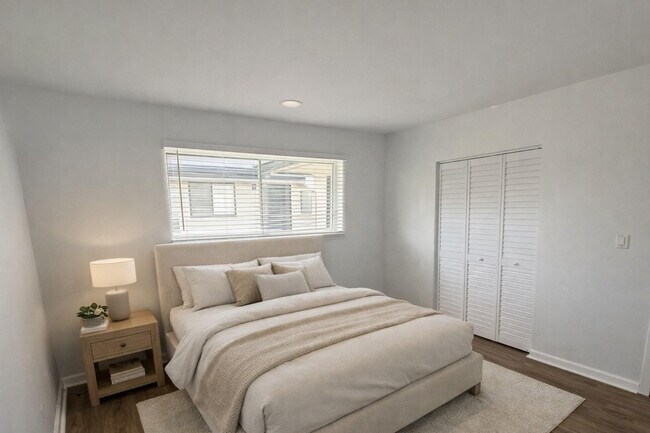 Building Photo - 902 E Tiffany Dr