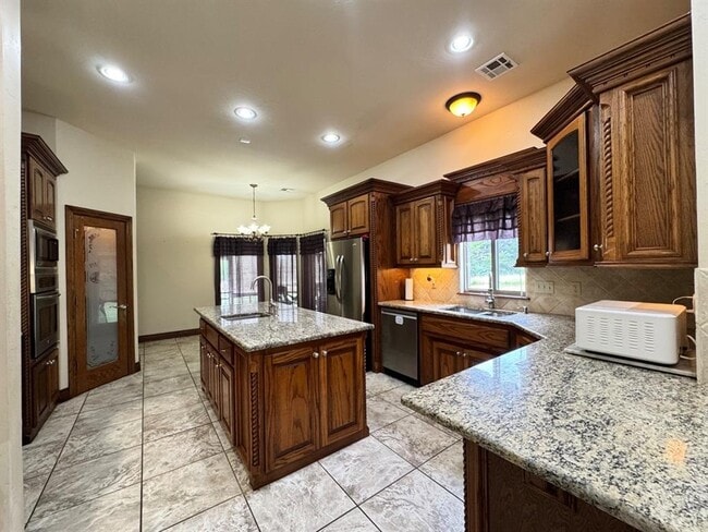Building Photo - 8147 Shadow Lake Dr