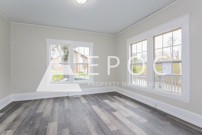 Building Photo - 638 Wesley Dr