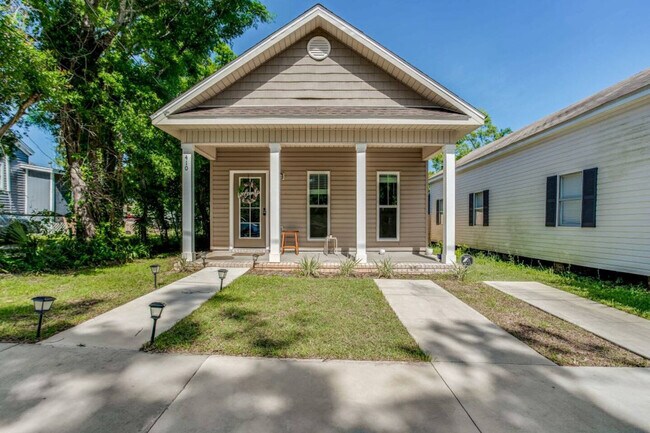 Building Photo - 410 N C St