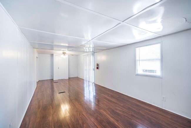 Building Photo - 920 Collins Ave