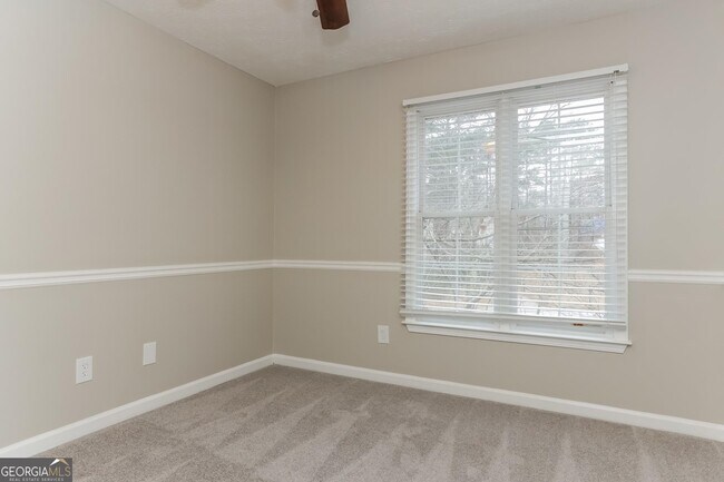 Building Photo - 2 Paces Lakes Ridge