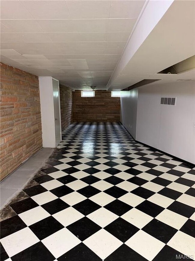 Building Photo - 709 Elkington Ln