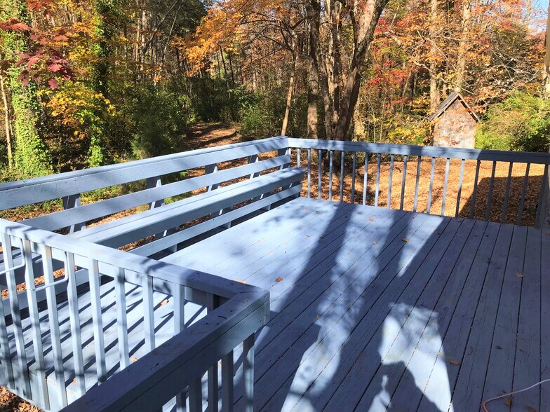 Large Back Deck - 3 Gennett Ct