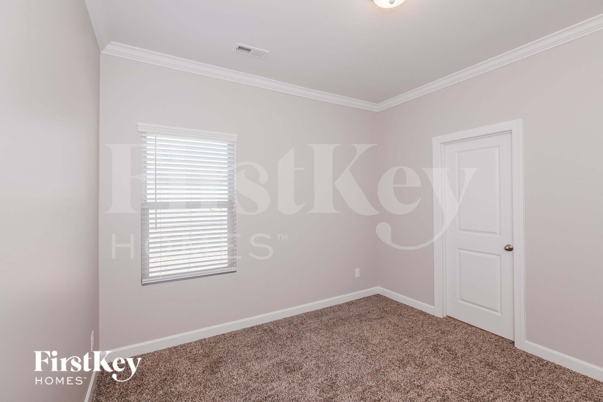 Building Photo - 3207 Elmwood Dr