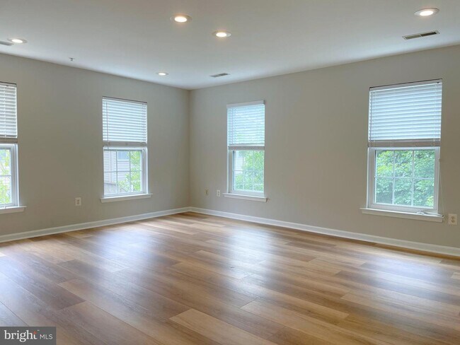 Building Photo - 13713 Palmetto Cir