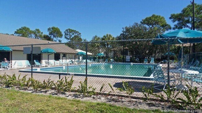 Building Photo - 2114 SW Silver Pine Way