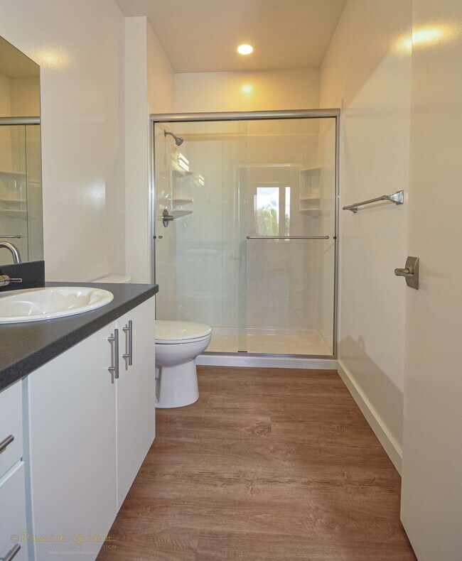 Building Photo - Pool-View Ground Floor Flat - Available Mid May